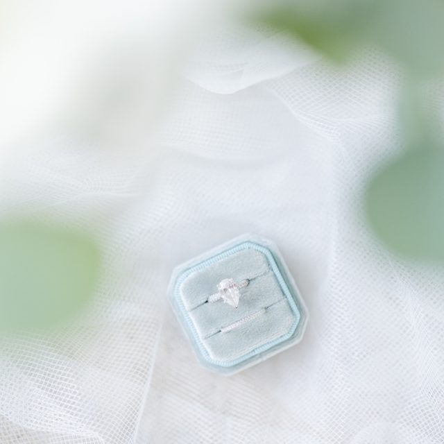 There’s a tiny, mighty secret to getting those dreamy, editorial detail shots! The shoes, the perfume, the vow books, that beautiful heirloom jewelry, they are all crucial puzzle pieces for your story. But snapping those photos requires time, space, and a moment for creative play! So here’s my friendly tip: Before your photographer arrives, gather all those beautiful things into one box (tags cut off, packaging tossed!). It might seem small, but this simple intentionality gives me the runway to dive straight into arranging and creating, making sure we capture every meaningful piece. Think of it as pre-heating the oven for picture-perfect magic! ✨