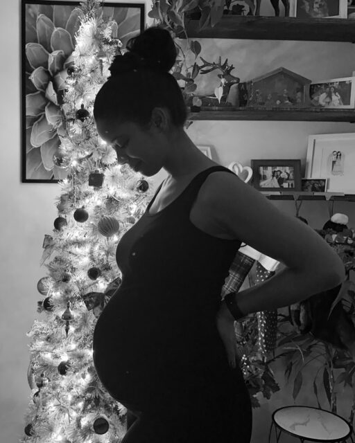 I’m not usually a black and white photo kinda gal, but I’m in love with these. Also really thankful that my husband has fully accepted that he is married to a photographer and he’ll help me with my mini photo shoot ideas  💕