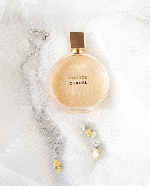 It’s something you don’t really think about when planning your wedding, but bridal details are a quiet doorway into your story. It’s the moment where everything slows down, where the perfume you chose, the lace you love, and the heirlooms you carry start whispering the very first lines of your wedding day. It’s tender, intentional, and it always feels like holy ground. I love to photograph the complete story of the wedding day, and photos like these add depth and beauty to the “getting ready” part of the wedding album. 😍