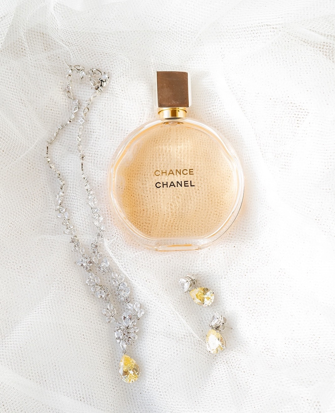 It’s something you don’t really think about when planning your wedding, but bridal details are a quiet doorway into your story. It’s the moment where everything slows down, where the perfume you chose, the lace you love, and the heirlooms you carry start whispering the very first lines of your wedding day. It’s tender, intentional, and it always feels like holy ground. I love to photograph the complete story of the wedding day, and photos like these add depth and beauty to the “getting ready” part of the wedding album. 😍